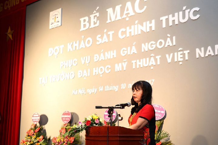 PGS.TS. Nguyễn Phương Nga phát biểu ý kiến tại Lễ Bế mạc đợt KSCT phục vụ ĐGN Trường Đại học Mỹ thuật Việt Nam 