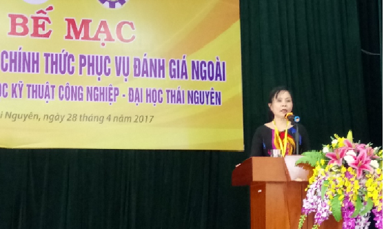 Associate Professor, PhD. Nguyen Phuong Nga - Director of Education Quality Control Center - Vietnam Association of General Education Programs expressed his opinion at the Closing Ceremony of the CTCT round to serve the evaluation of education at the University of Technology and Industry.