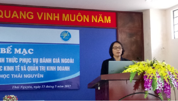 Associate Professor, PhD. Tran Thi Ha - Head of the Evaluation Delegation presented the preliminary report on the results of CTD