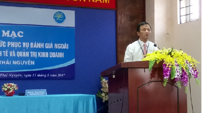 TS. Trần Quang Huy - Hiệu trưởng Trường Đại học KT&QTKD phát biểu ý kiến tại Lễ Bế mạc đợt KSCT phục vụ ĐGN tại Trường 