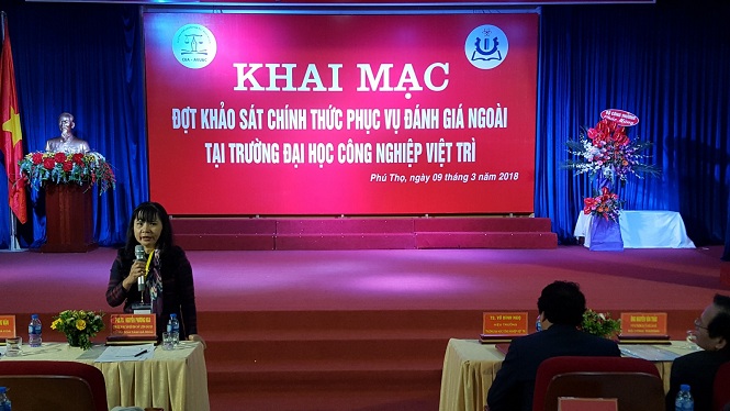 Giám đốc TT KĐCLGD, HH CTĐHCĐVN phát biểu tại buổi lễ khai mạc phục vụ ĐGN tại Trường ĐH Công Nghiệp Việt Trì