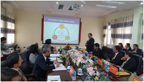 Prof. Dr. Science. Dang Ung Van, Head of the Delegation, presented a preliminary report on the results of the quality assessment of Viet Tri University of Industry at the Closing Ceremony of the KSCT round to serve the assessment.
