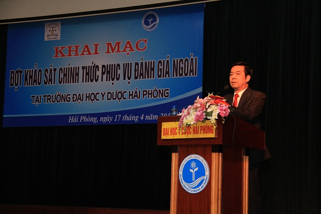 Prof.Dr. Pham Van Thuc, Rector presented an overview of Hai Phong University of Medicine and Pharmacy at the Opening Ceremony of KSCT for external evaluation.