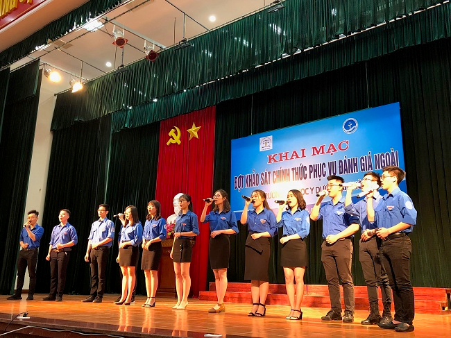 Student performance to celebrate the opening ceremony of KSCT at Hai Phong University of Medicine and Pharmacy