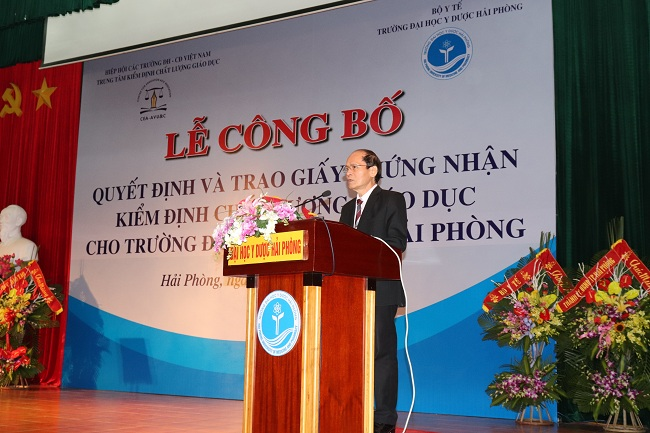 Prof.Dr. Le Thi Thanh Nhan - Party Committee Secretary, Rector - Chairwoman of the Executive Council of the University of Sciences expressed her opinion at the KSSB session to serve the Academic Council of the University of Sciences